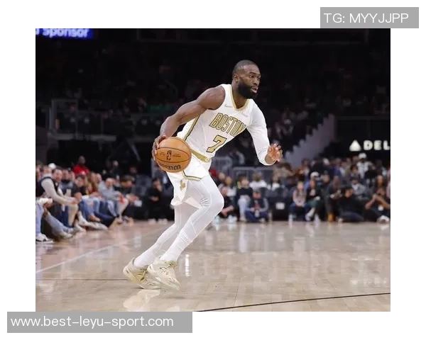 前NBA球员质疑布朗何时能获得认可50分双料MVP带领残阵绿军排第三